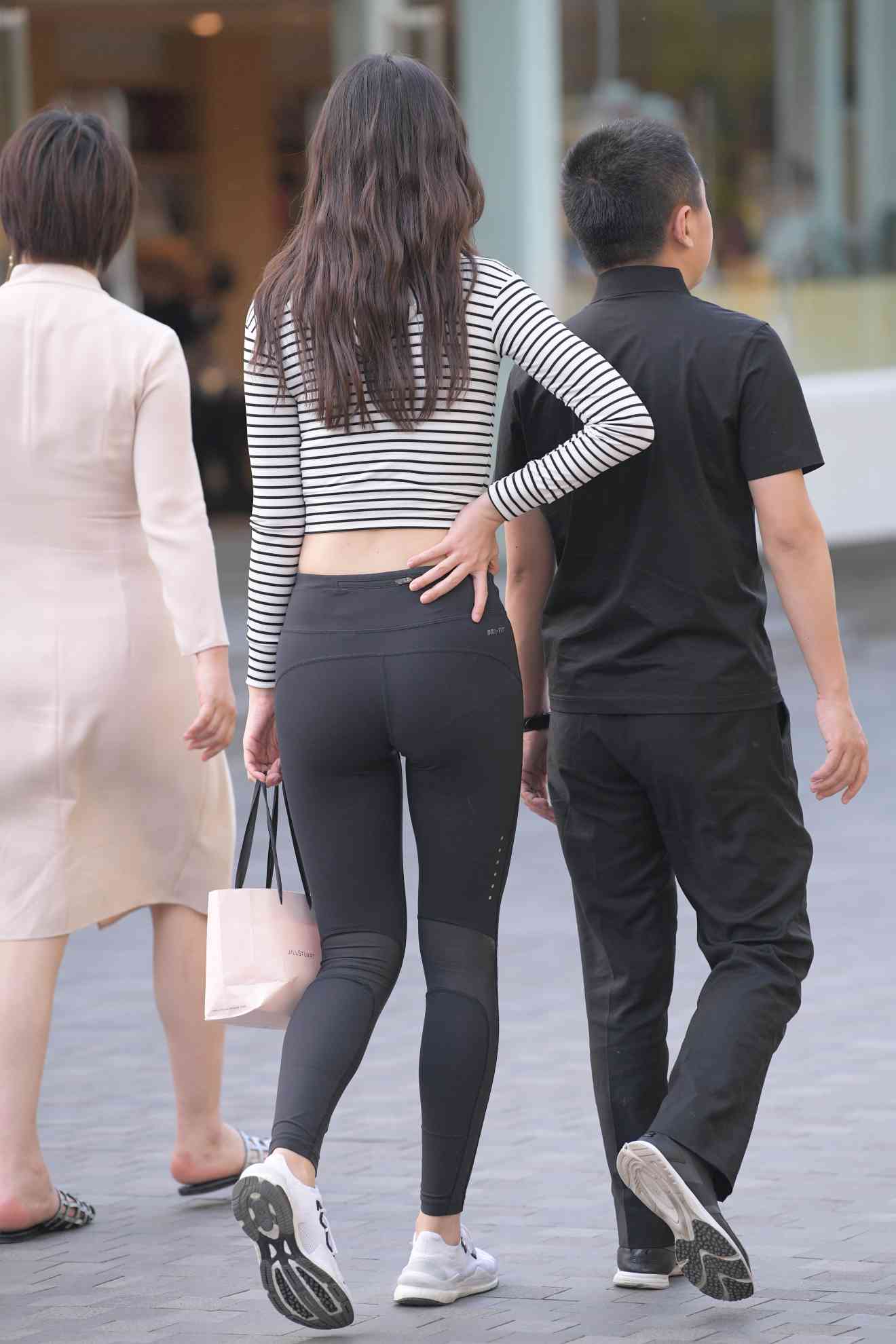 图片[3]-【免费】逛街的瑜伽裤女人【23P】04033-图好看