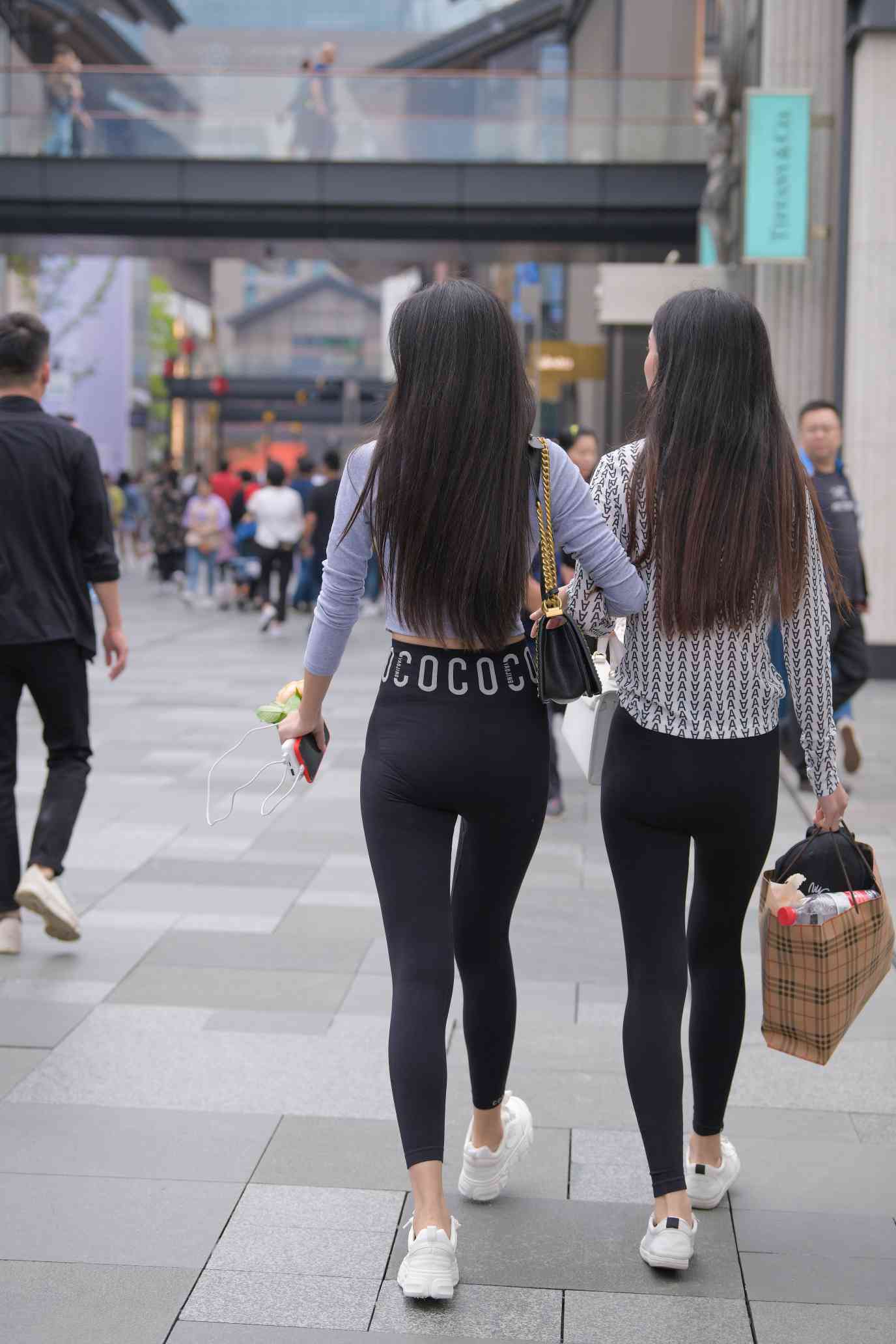 图片[3]-【免费】逛街的两个瑜伽裤姑娘【40P】04030-图好看