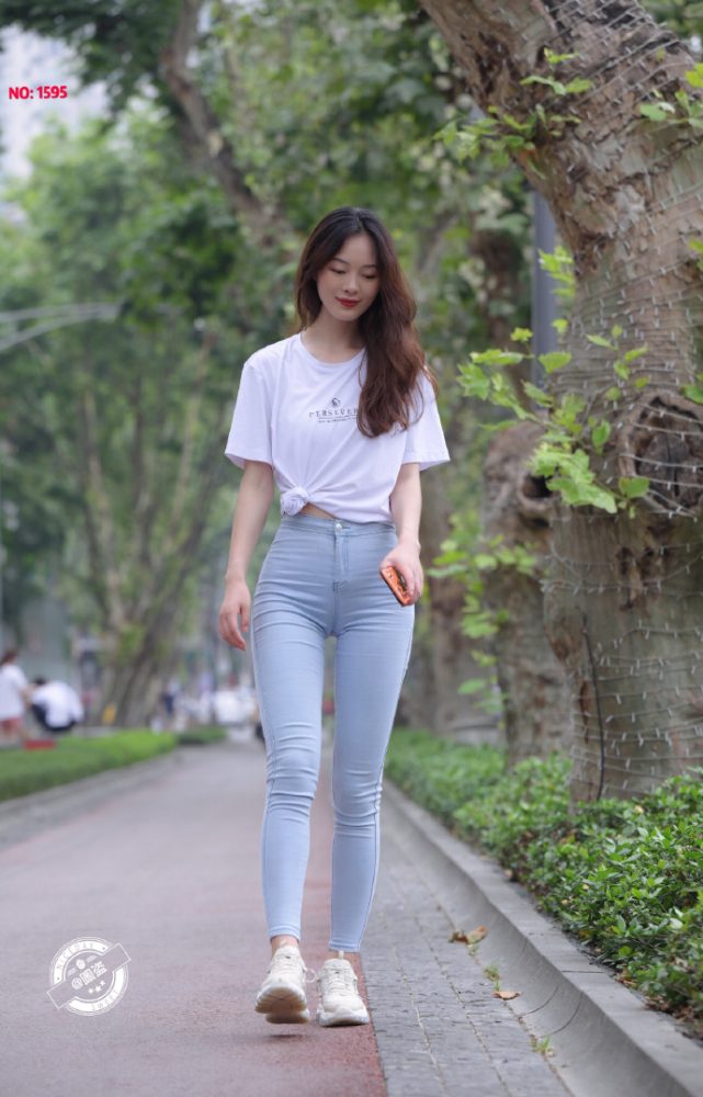 图片[1]-个子非常高的紧身牛仔裤女孩J2065 879P1V-25.5GB-图好看