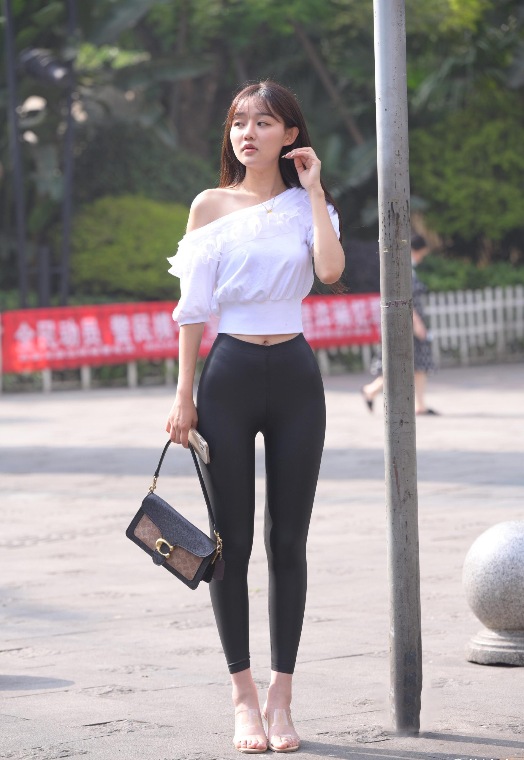 图片[5]-笑容非常甜美且治愈的皮裤女孩 J1945 751P1V-22.1GB-图好看
