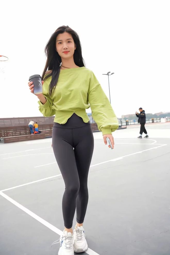 图片[1]-绿色瑜伽裤女孩很开心 J1519 1094P1V-27.6GB-图好看
