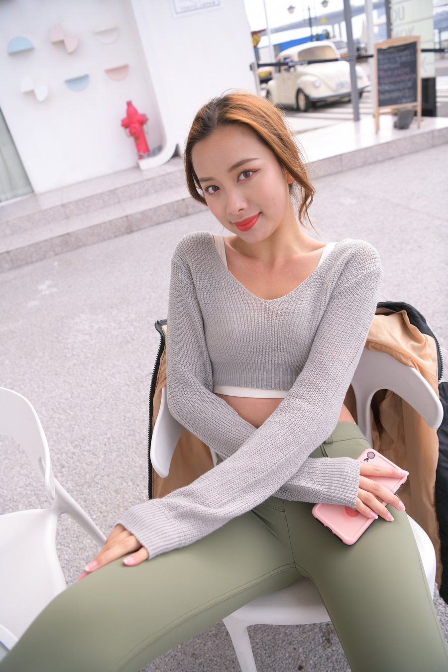 图片[2]-非常可爱的瑜伽裤女孩坐在凳子上 J1520 998P1V-26.5GB-图好看