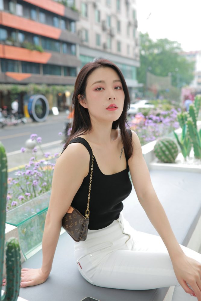 图片[1]-非常漂亮的白色紧身裤女孩J2055 895P2V-24.5GB-图好看