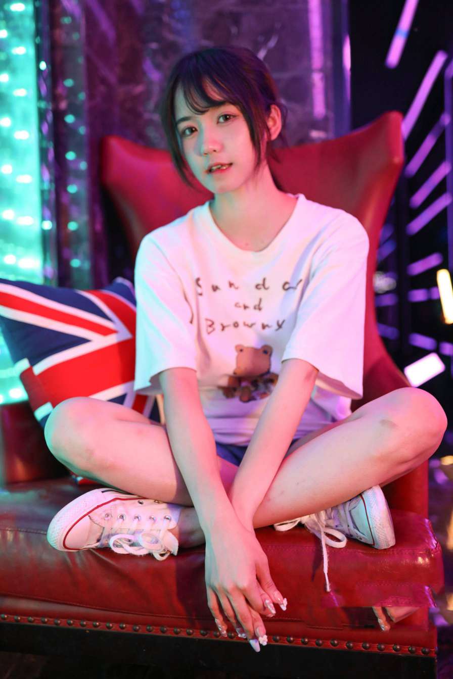 图片[2]-KTV里唱歌的长腿帆布鞋女孩【102P】20015-图好看