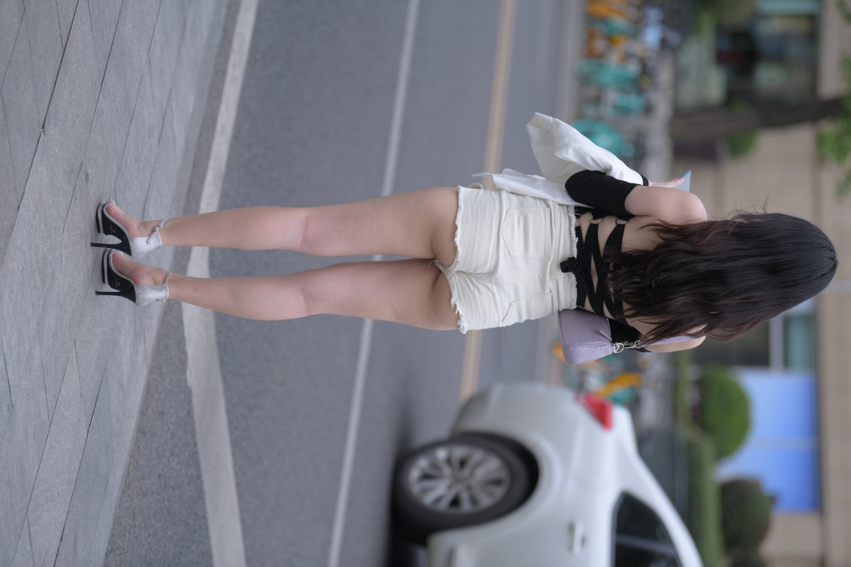 图片[2]-长发飘飘的白色热裤美丽女孩【49P】00029-图好看