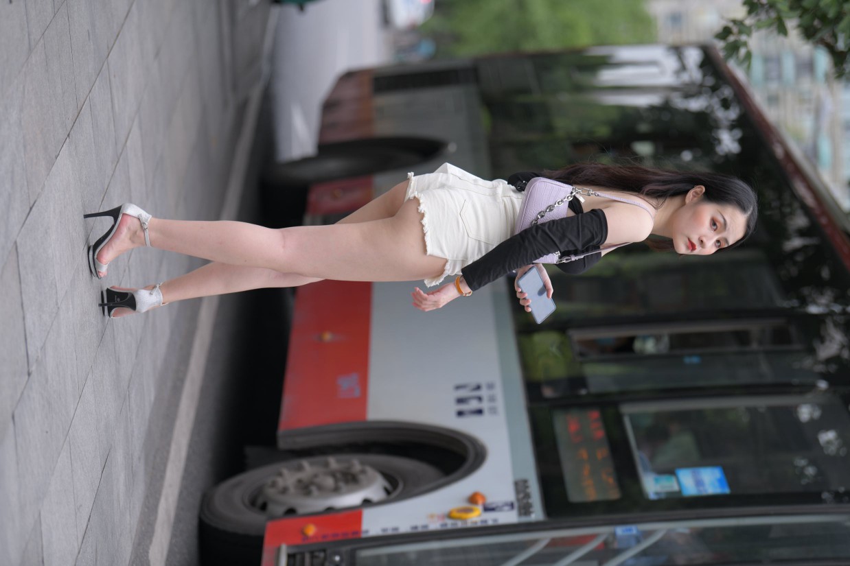 图片[3]-长发飘飘的白色热裤美丽女孩【49P】00029-图好看