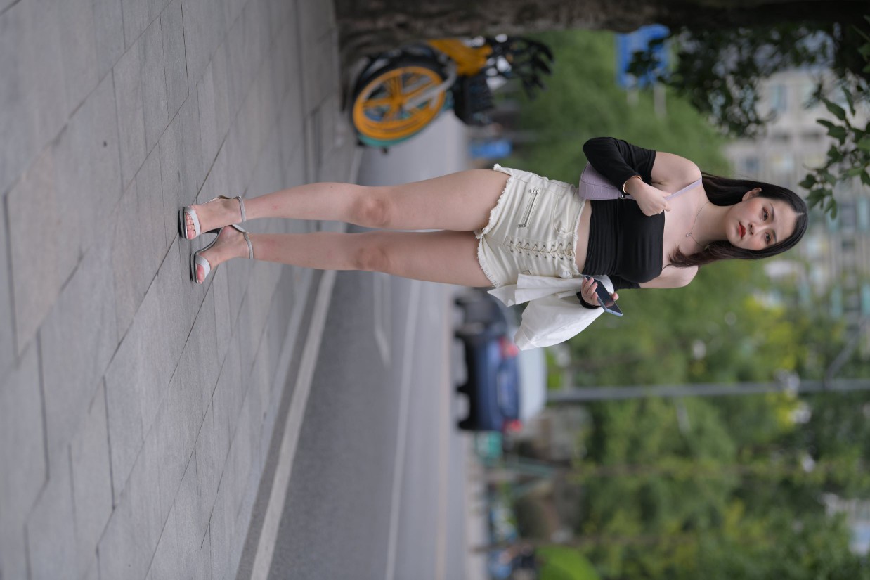 图片[4]-长发飘飘的白色热裤美丽女孩【49P】00029-图好看