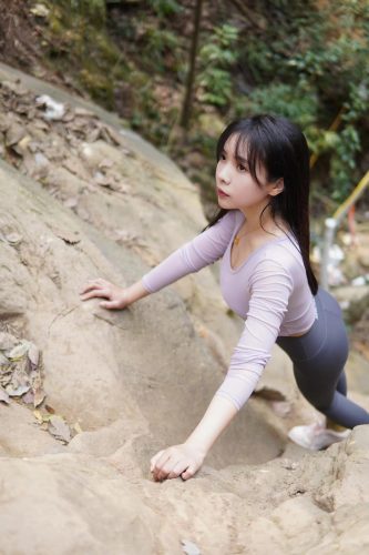 图片[8]-穿瑜伽裤爬山的长发少女-图好看