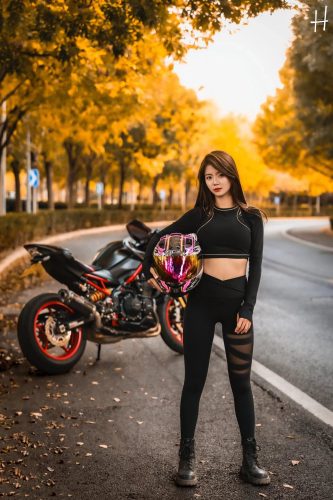 图片[1]-骑摩托车的瑜伽裤美女身材太好了！-图好看