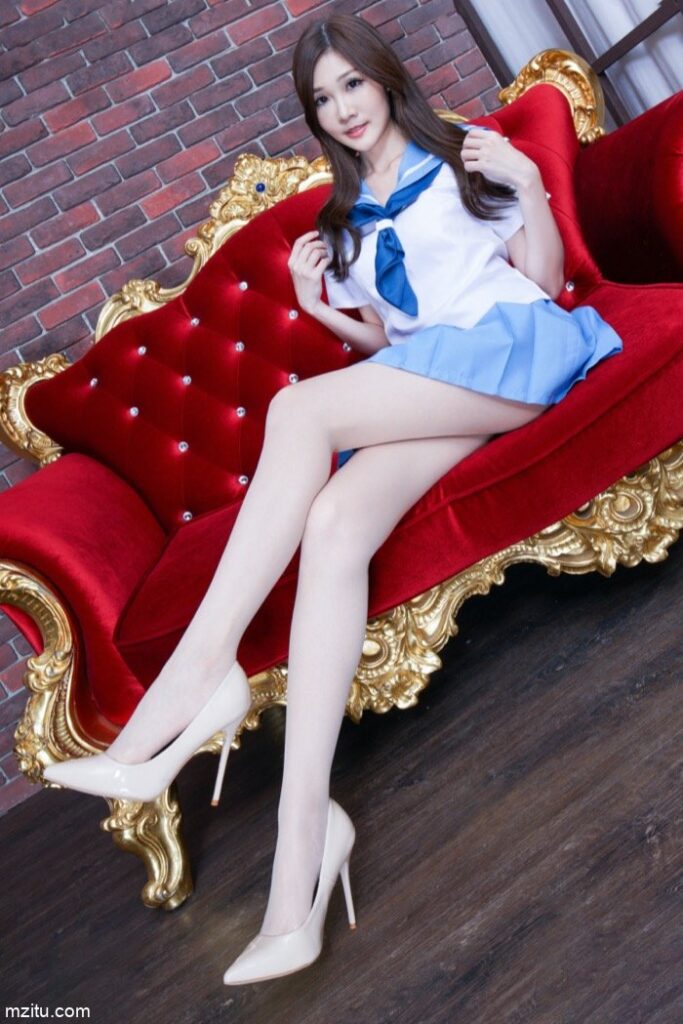 成熟迷人的美少妇，美腿纤细白皙真性感-图好看