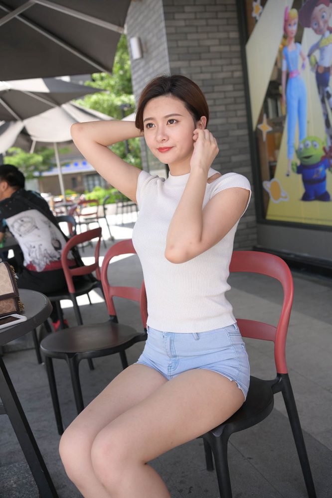 短发牛仔的漂亮女生【2.4G】-图好看