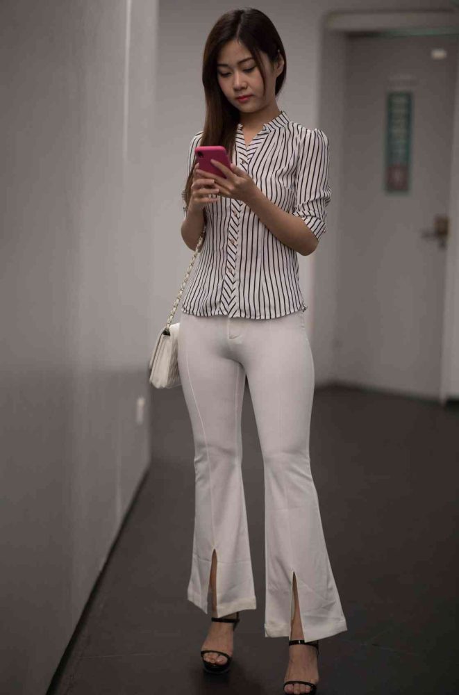 逛书店的白色紧身裤女孩【450P】04040-图好看