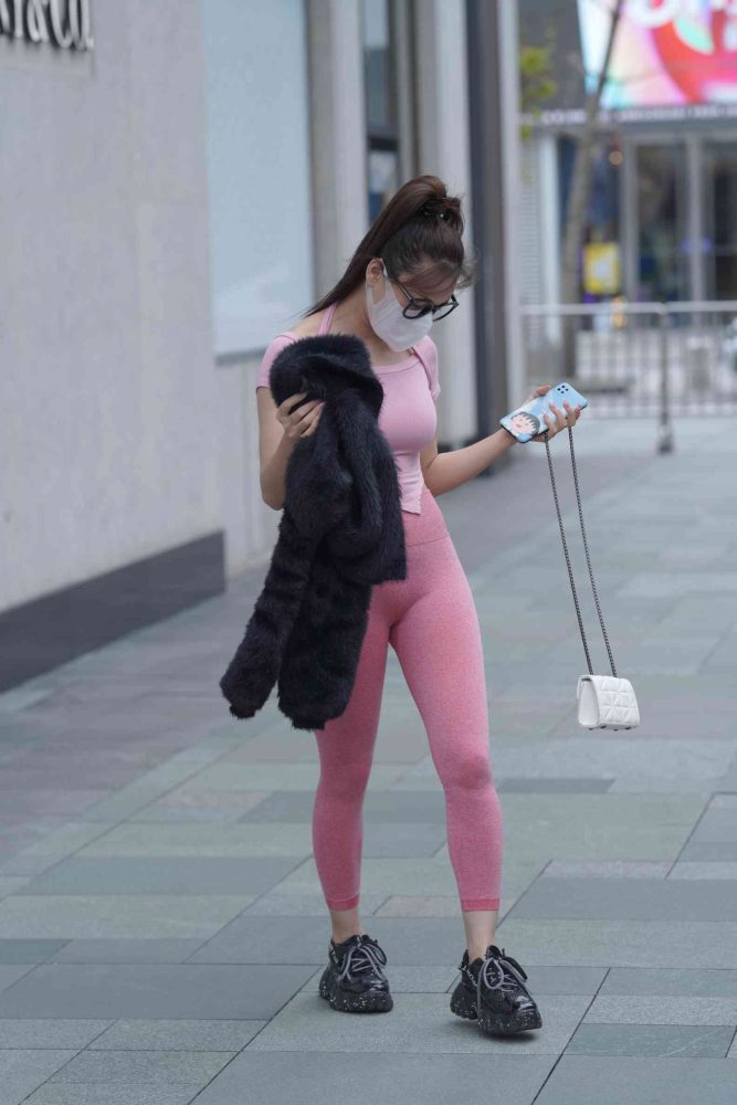 粉红色瑜伽裤的眼镜妹妹【93P】04019-图好看