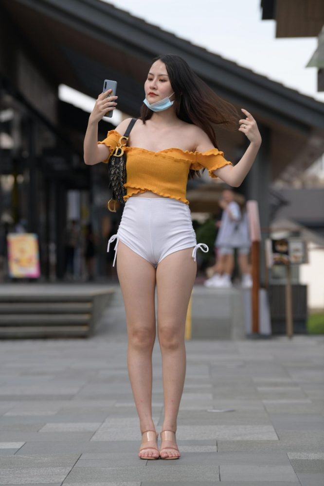 高腰白色短裤的漂亮女孩【767P】00065-图好看