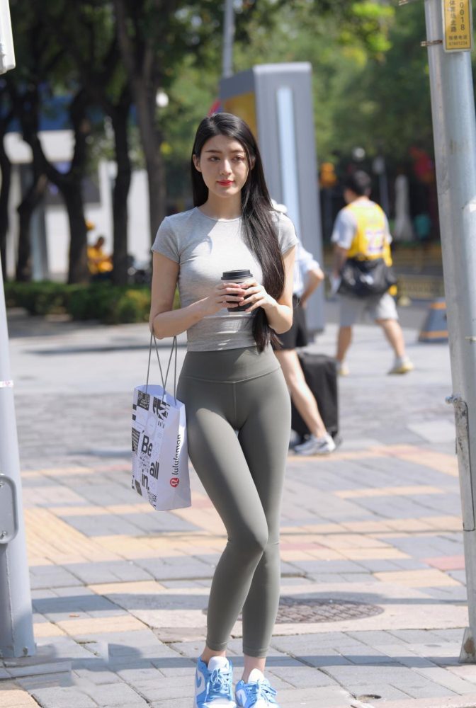 在外面逛街的瑜伽裤女孩J2240 449P1V-16.7GB-图好看