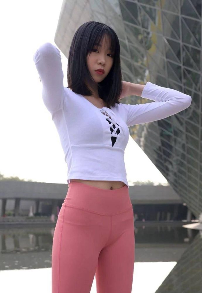 粉色瑜伽裤年轻女孩 J1311 417P17V-14.9GB-图好看