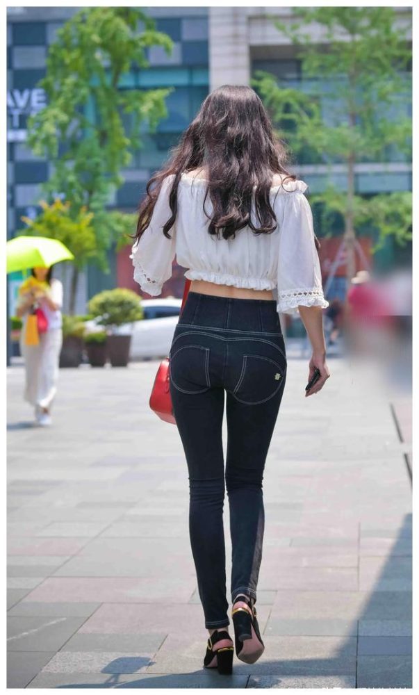 紧身牛仔裤卷发姑娘 J1726 103P-2.28GB-图好看