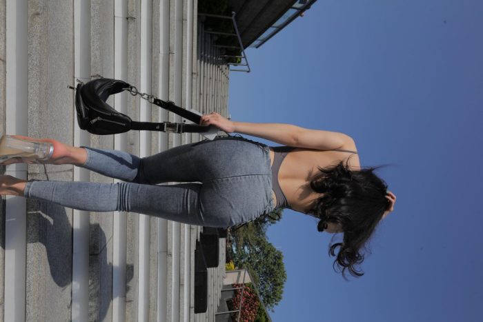 漂亮的紧身牛仔裤长发女孩【474P】00059-图好看