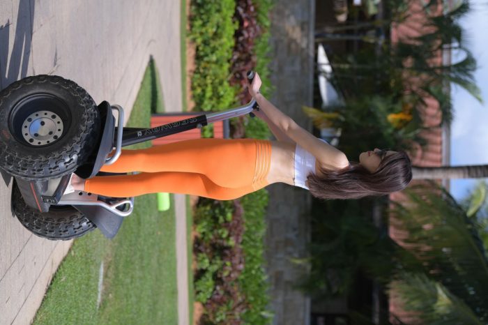 骑着平衡车的橘黄色瑜伽裤妹妹【620P】00054-图好看