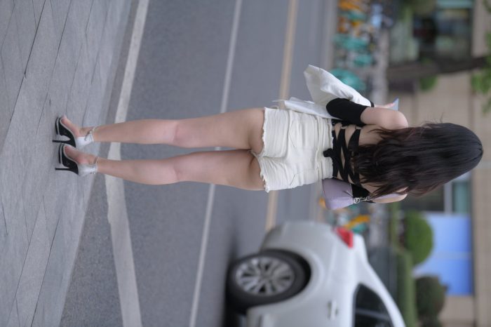 长发飘飘的白色热裤美丽女孩【49P】00029-图好看