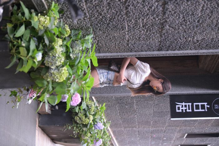 戴太阳镜的牛仔短裤紧身牛仔MM【167P】00021-图好看